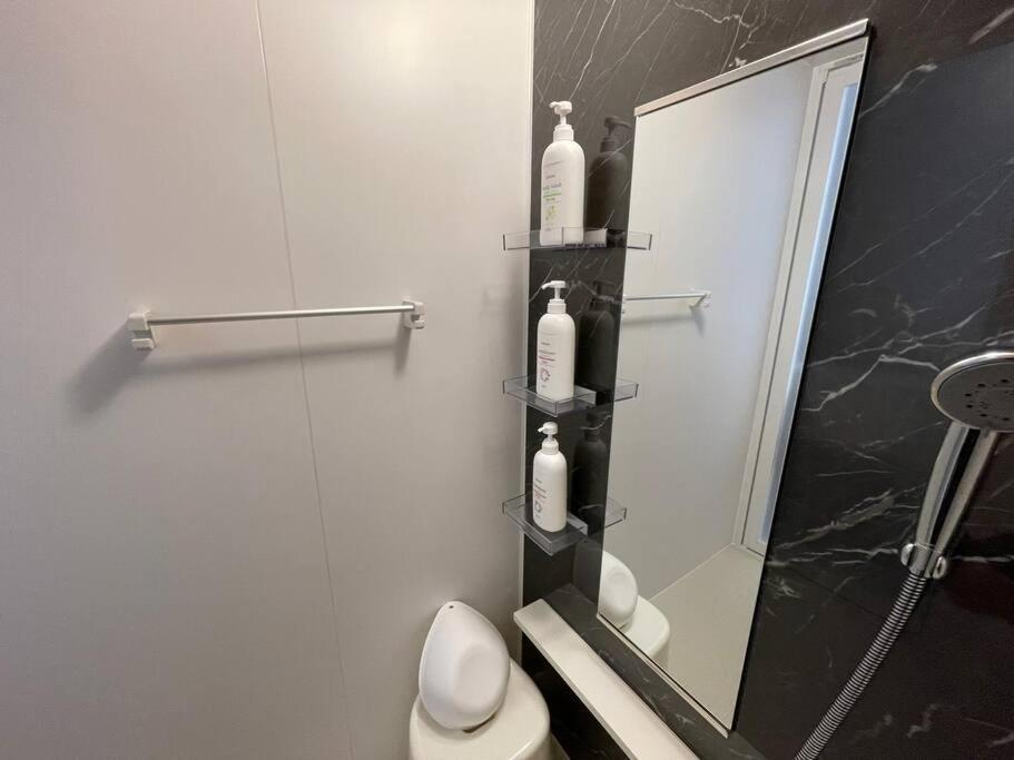 Wolf Pack Apartment 33 Осака Екстер'єр фото